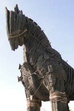 replica_of_trojan_horse_-_canakkale_waterfront_-_dardanelles_-_turkey_28574767779029